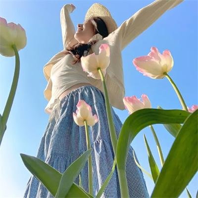 香骨未应春雪妒